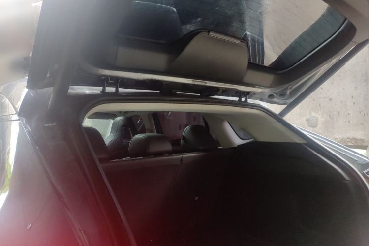 Used Roewe RX5 2023 1.5T Luxury Sliding-Screen Version Trunk
