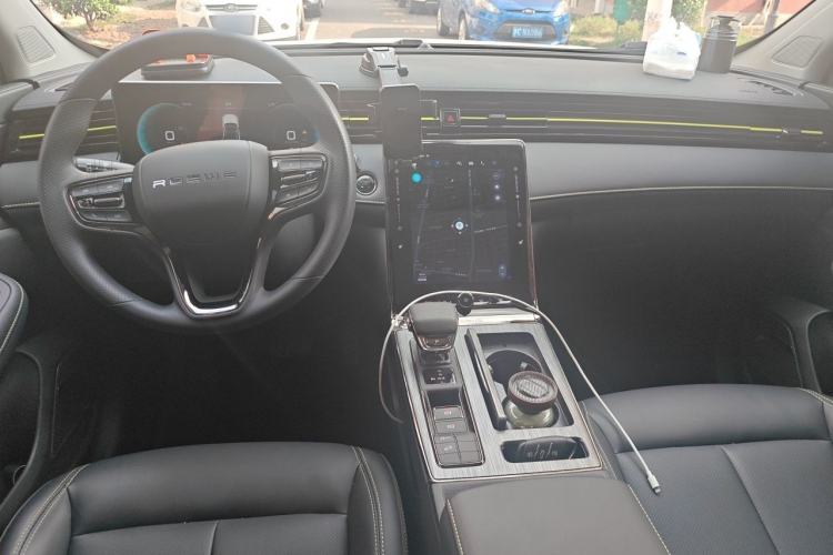 Used Roewe RX5 2023 PLUS 330TGI Automatic Trendsetting Smart Edition Center Console