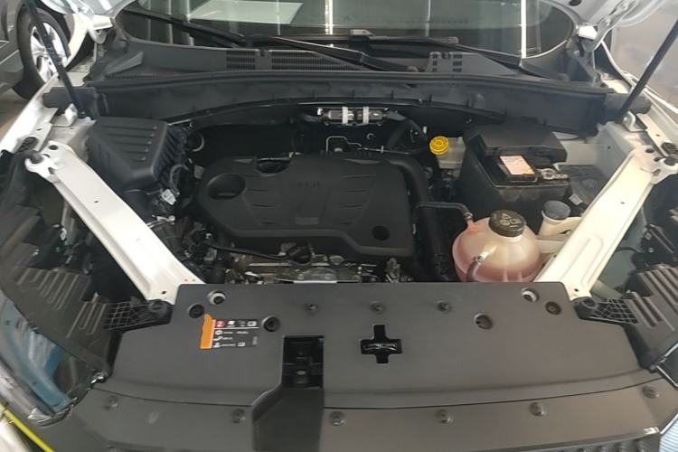 Used Roewe RX5 2023 PLUS 330TGI Automatic Trendsetting Smart Edition Engine Bay
