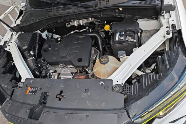 Used Roewe RX5 2023 PLUS 330TGI Automatic Trendsetting Smart Edition Engine Bay