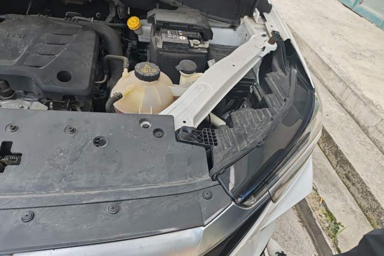 Used Roewe RX5 2023 PLUS 330TGI Automatic Trendsetting Smart Edition Engine Bay Left