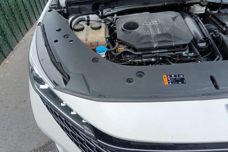 Used Roewe RX5 2023 1.5T Elite Edition Engine Bay Right