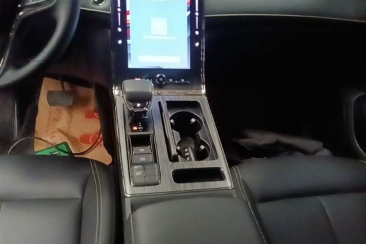 Used Roewe RX5 2023 PLUS 330TGI Automatic Trendsetting Smart Edition Gear Lever