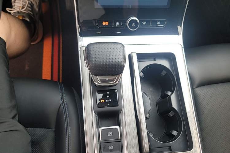 Used Roewe RX5 2023 PLUS 330TGI Automatic Trendsetting Smart Edition Gear Lever