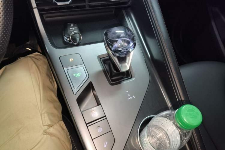 Used Roewe RX5 2023 1.5T Luxury Sliding-Screen Version Gear Lever