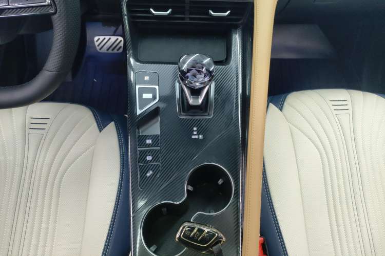 Used Roewe RX5 2023 1.5T Luxury Sliding-Screen Version Gear Lever
