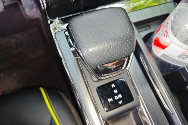 Used Roewe RX5 2023 PLUS 330TGI Automatic Trendsetting Smart Edition Gear Lever