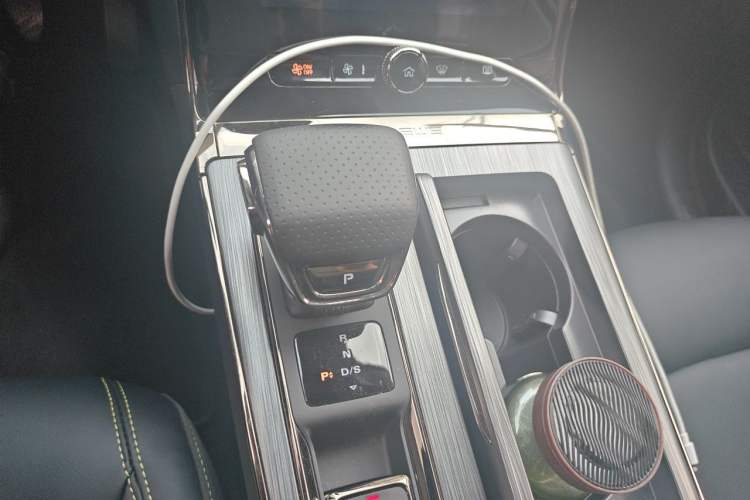 Used Roewe RX5 2023 PLUS 330TGI Automatic Trendsetting Smart Edition Gear Lever