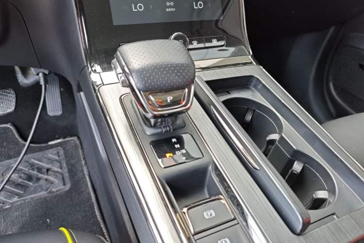 Used Roewe RX5 2023 PLUS 330TGI Automatic Trendsetting Smart Edition Gear Lever