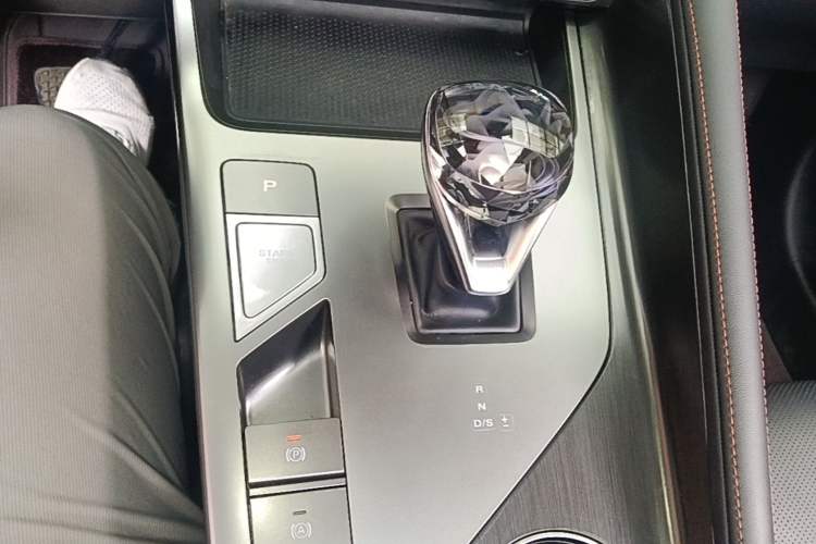 Used Roewe RX5 2023 1.5T Elite Edition Gear Lever