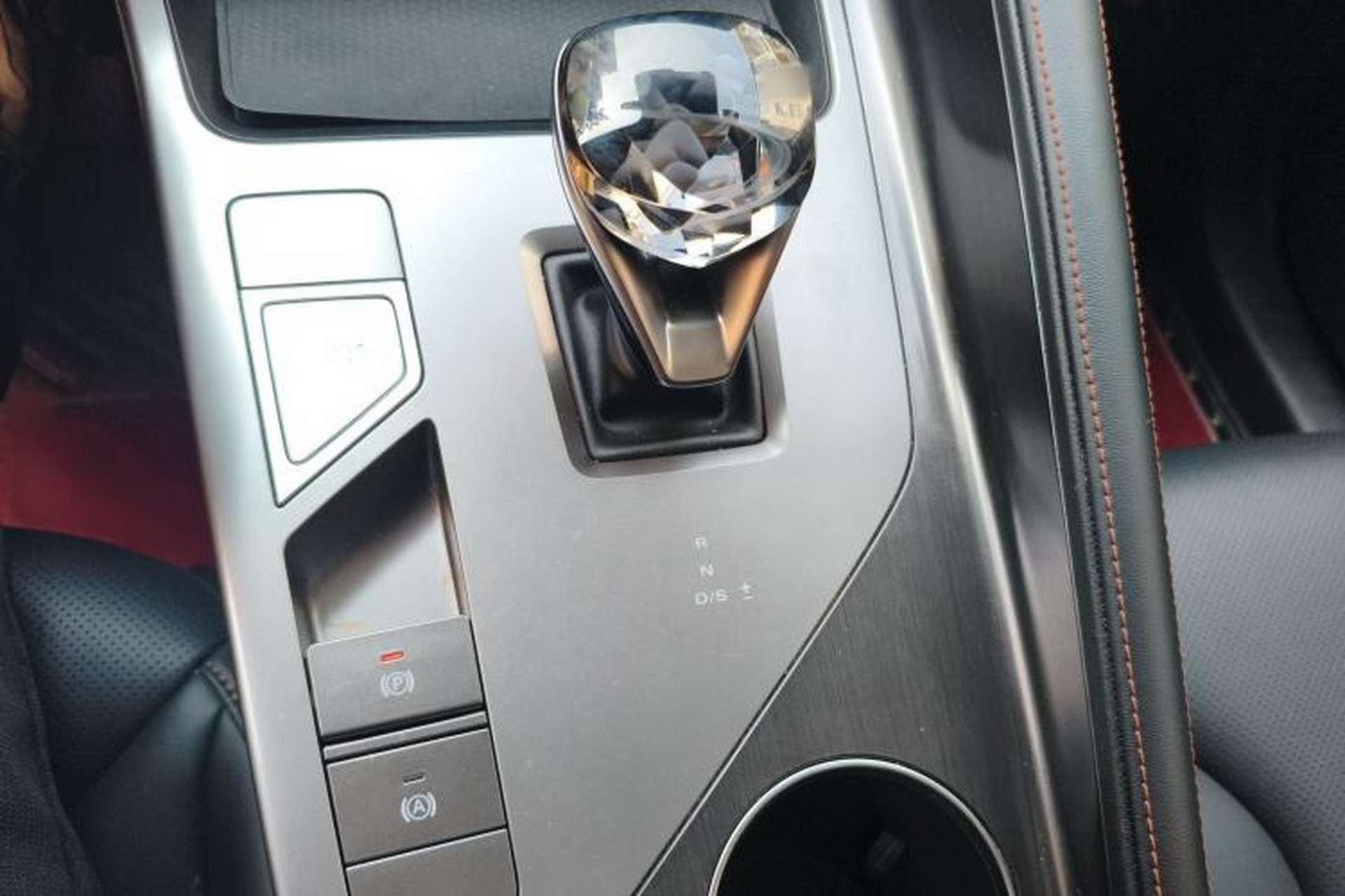 Used Roewe RX5 2023 1.5T Luxury Sliding-Screen Version Gear Lever