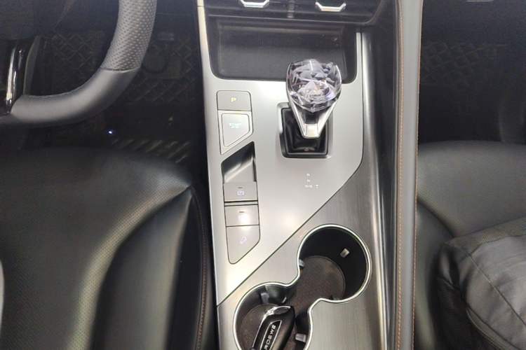Used Roewe RX5 2023 1.5T Luxury Sliding-Screen Version Gear Lever