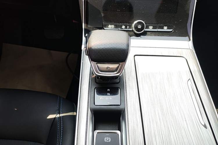 Used Roewe RX5 2023 PLUS 330TGI Automatic Trendsetting Smart Edition Gear Lever