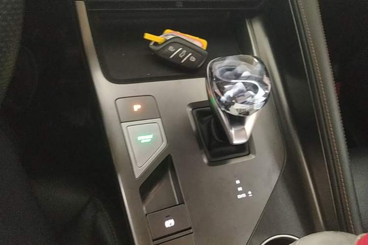 Used Roewe RX5 2023 1.5T Elite Edition Gear Lever
