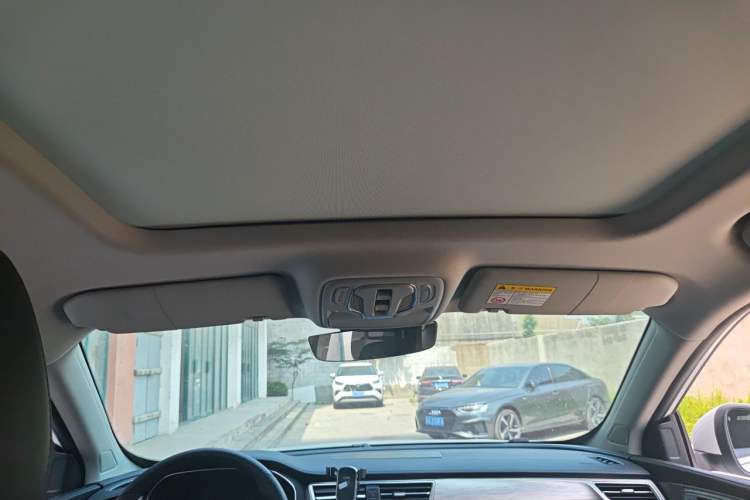 Used Roewe RX5 2023 PLUS 330TGI Automatic Trendsetting Smart Edition Headliner