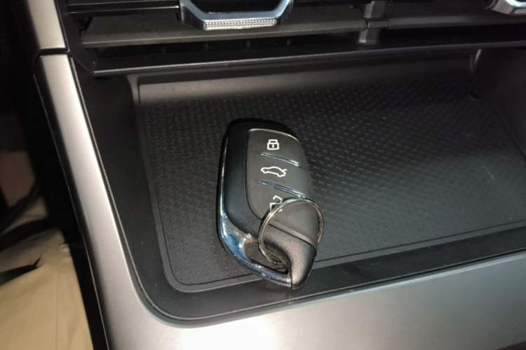 Used Roewe RX5 2023 1.5T Luxury Sliding-Screen Version Interior 1
