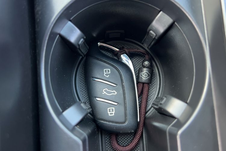 Used Roewe RX5 2023 PLUS 330TGI Automatic Trendsetting Smart Edition Interior 1