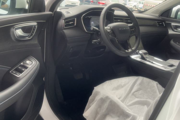 Used Roewe RX5 2023 PLUS 330TGI Automatic Trendsetting Smart Edition Interior 2