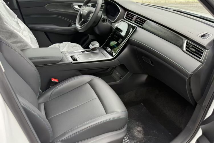 Used Roewe RX5 2023 PLUS 330TGI Automatic Trendsetting Smart Edition Interior 2