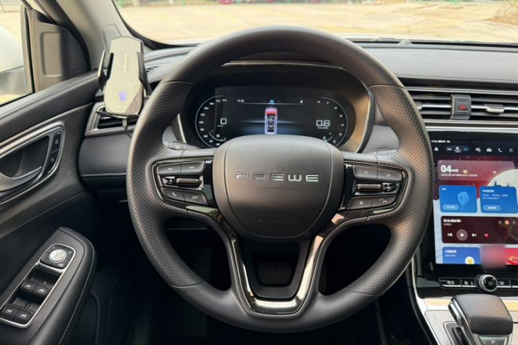 Used Roewe RX5 2023 PLUS 330TGI Automatic Trendsetting Smart Edition Interior 4
