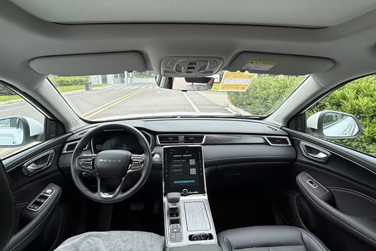 Used Roewe RX5 2023 PLUS 330TGI Automatic Trendsetting Smart Edition Interior 4