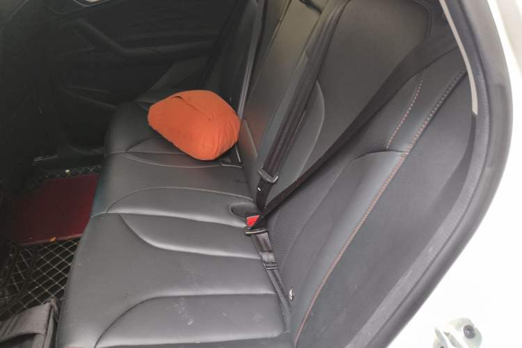 Used Roewe RX5 2023 1.5T Luxury Sliding-Screen Version Interior 4