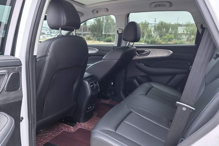 Used Roewe RX5 2023 PLUS 330TGI Automatic Trendsetting Smart Edition Interior 5