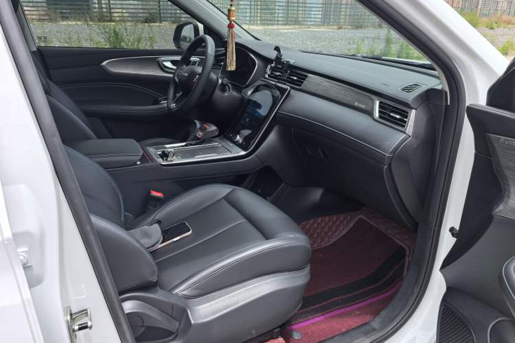 Used Roewe RX5 2023 PLUS 330TGI Automatic Trendsetting Smart Edition Interior 6