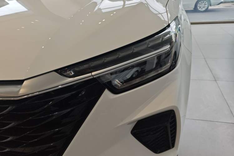Used Roewe RX5 2023 PLUS 330TGI Automatic Trendsetting Smart Edition Left Front Headlight