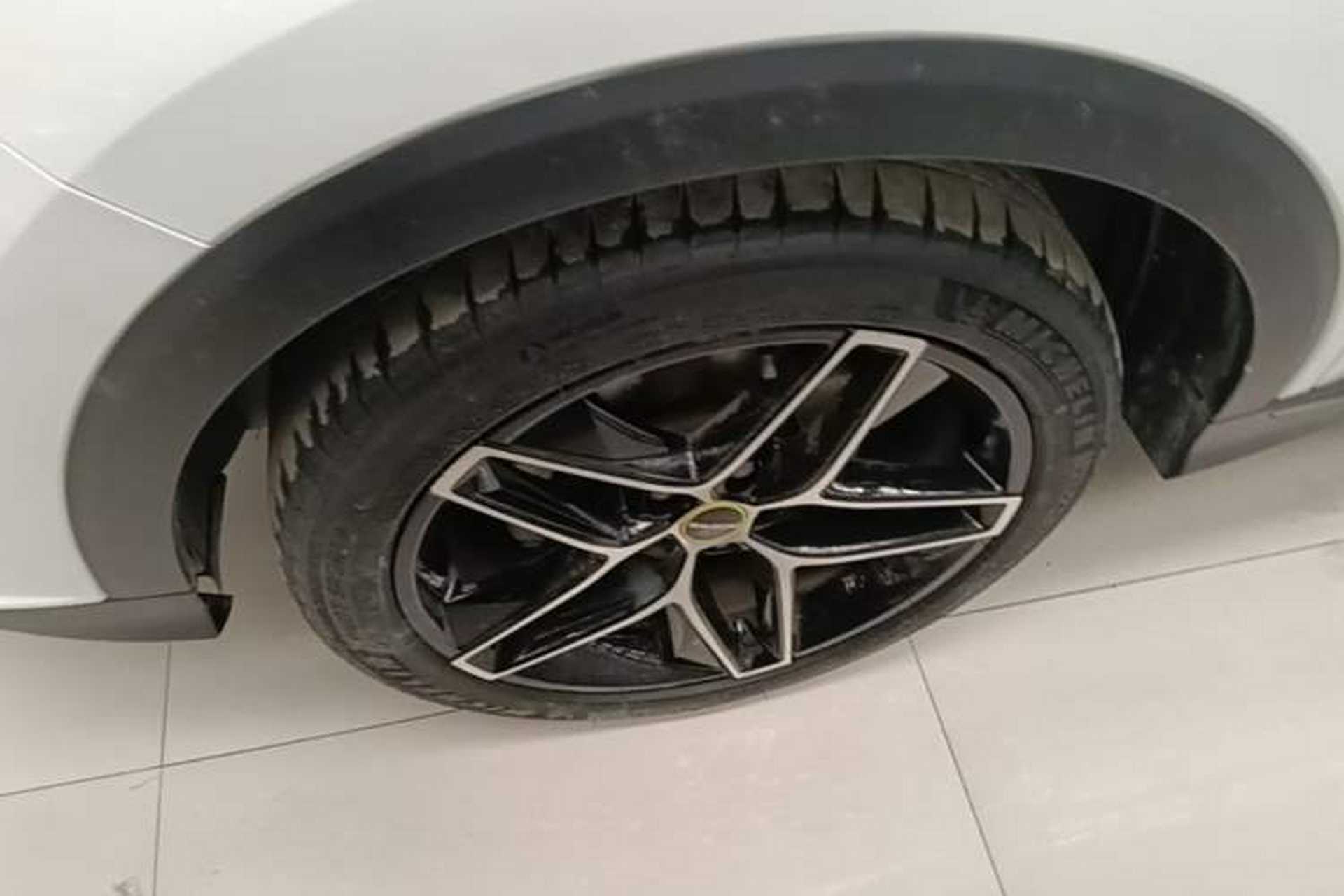 Used Roewe RX5 2023 PLUS 330TGI Automatic Trendsetting Smart Edition Left Front Wheel Hub