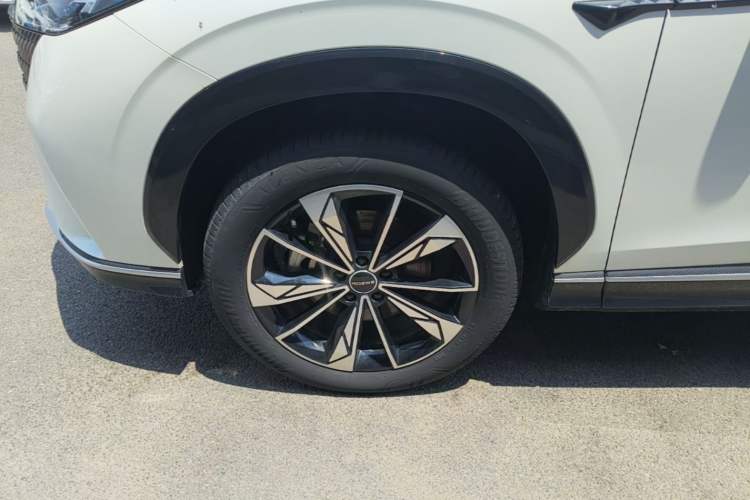 Used Roewe RX5 2023 1.5T Luxury Sliding-Screen Version Left Front Wheel Hub
