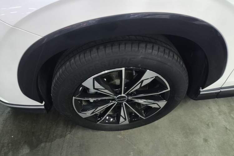 Used Roewe RX5 2023 1.5T Luxury Sliding-Screen Version Left Front Wheel Hub