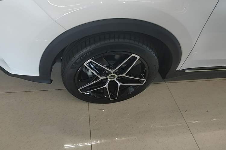 Used Roewe RX5 2023 PLUS 330TGI Automatic Trendsetting Smart Edition Left Front Wheel Hub