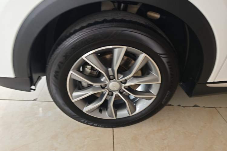 Used Roewe RX5 2023 PLUS 330TGI Automatic Trendsetting Smart Edition Left Front Wheel Hub