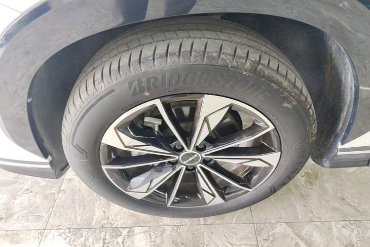 Used Roewe RX5 2023 1.5T Luxury Sliding-Screen Version Left Front Wheel Hub