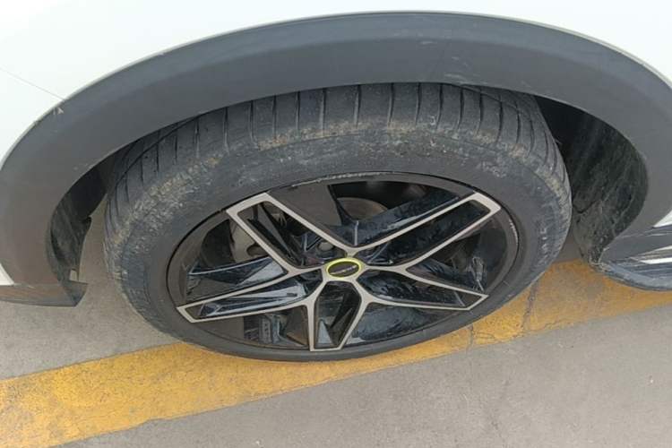 Used Roewe RX5 2023 PLUS 330TGI Automatic Trendsetting Smart Edition Left Front Wheel Hub