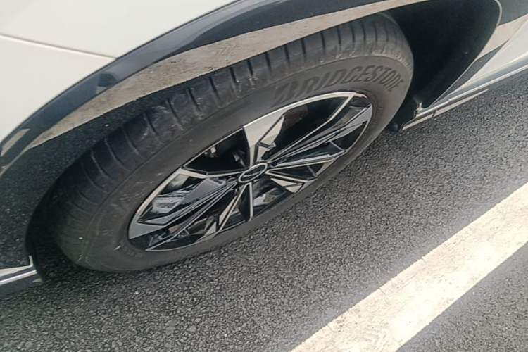 Used Roewe RX5 2023 1.5T Elite Edition Left Front Wheel Hub