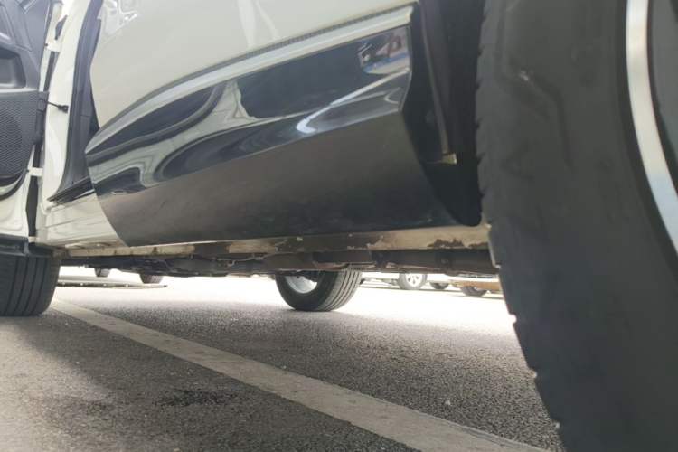 Used Roewe RX5 2023 1.5T Luxury Sliding-Screen Version Left Side Sill