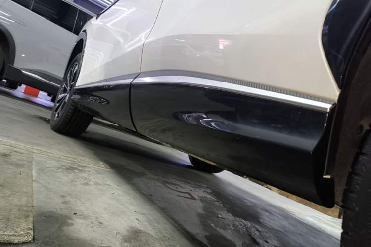 Used Roewe RX5 2023 1.5T Luxury Sliding-Screen Version Left Side Sill