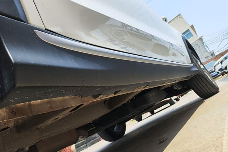 Used Roewe RX5 2023 PLUS 330TGI Automatic Trendsetting Smart Edition Left Side Sill