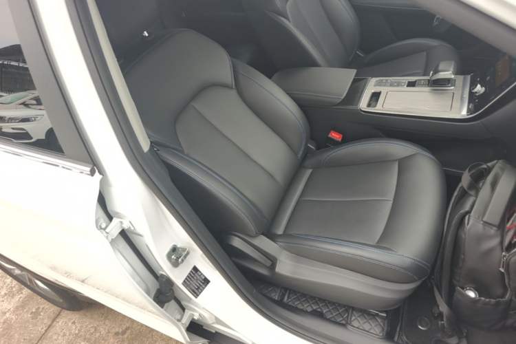 Used Roewe RX5 2023 PLUS 330TGI Automatic Trendsetting Smart Edition Right Front Seat