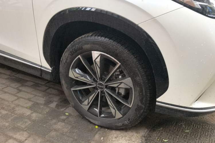 Used Roewe RX5 2023 1.5T Luxury Sliding-Screen Version Right Front Wheel Hub