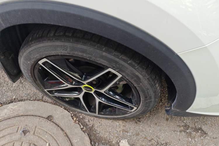 Used Roewe RX5 2023 PLUS 330TGI Automatic Trendsetting Smart Edition Right Front Wheel Hub