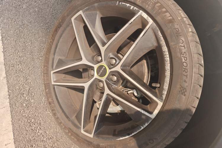 Used Roewe RX5 2023 PLUS 330TGI Automatic Trendsetting Smart Edition Right Front Wheel Hub