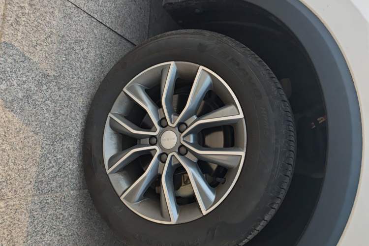 Used Roewe RX5 2023 PLUS 330TGI Automatic Trendsetting Smart Edition Right Front Wheel Hub