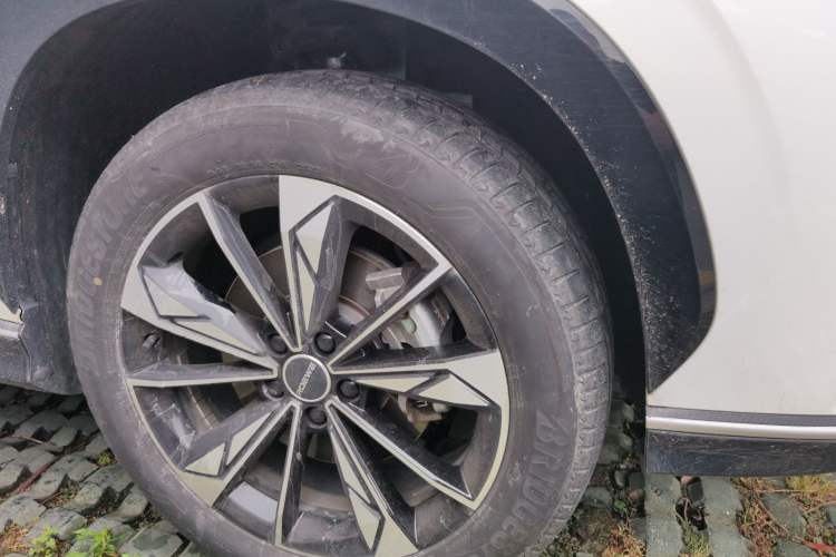 Used Roewe RX5 2023 1.5T Prestige Sliding-Screen Version Right Front Wheel Hub