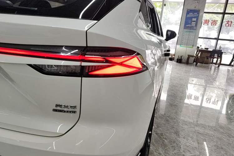 Used Roewe RX5 2023 1.5T Luxury Sliding-Screen Version Right Rear Taillight
