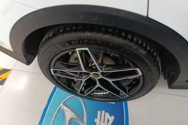 Used Roewe RX5 2023 PLUS 330TGI Automatic Trendsetting Smart Edition Right Rear Wheel Hub