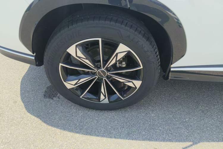 Used Roewe RX5 2023 1.5T Luxury Sliding-Screen Version Right Rear Wheel Hub