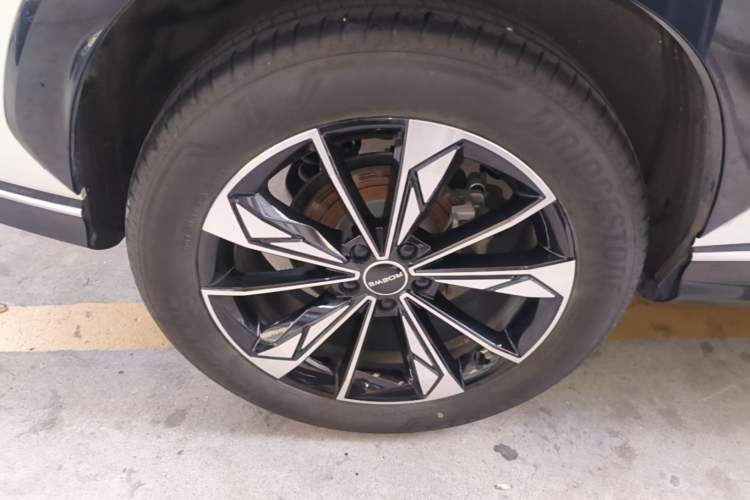 Used Roewe RX5 2023 1.5T Elite Edition Right Rear Wheel Hub